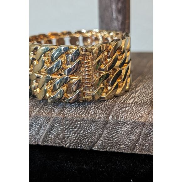 Gold Tone Double Curb Link Oval Hinge Close Clamper Bracelet - Picture 8 of 8